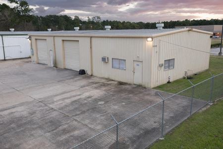 Commercial space for Rent at 2407B South Houston Avenue in Humble
