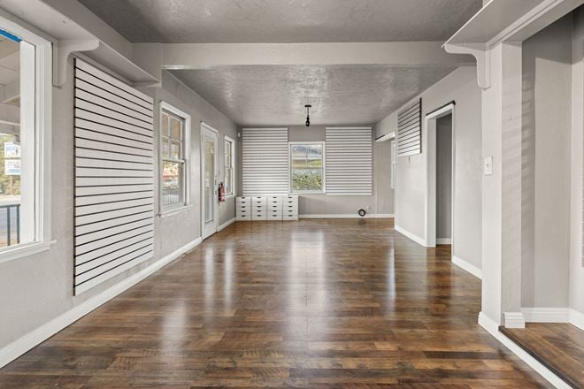 1824 Mangrove Avenue