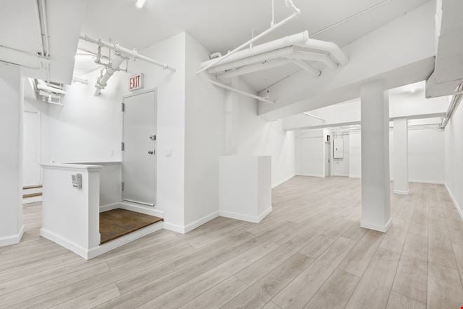 254 W 10th St