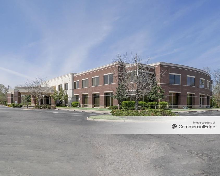 8000 Wolf River Blvd 8000 Wolf River Blvd Office Building