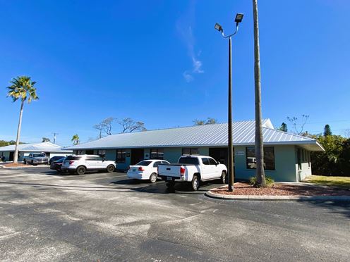 Professional Office with 850 SF +/-