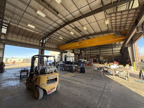 25-ton Crane Served Facility on 10 Acres