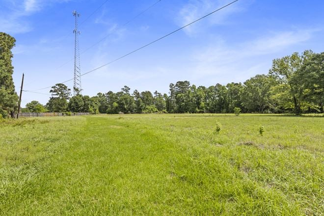 7.9 Acres for Lease | Prime FM 3083 Conroe Corner Tract with 500 Ft Frontage