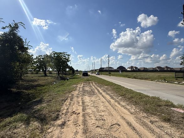 27555 Clay Rd, Katy, TX 77493- 5.909 AC DEVELOPMENT OPPORTUNITY