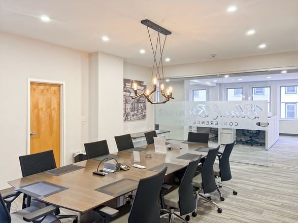 Regus - Manchester - 1087 Elm Street