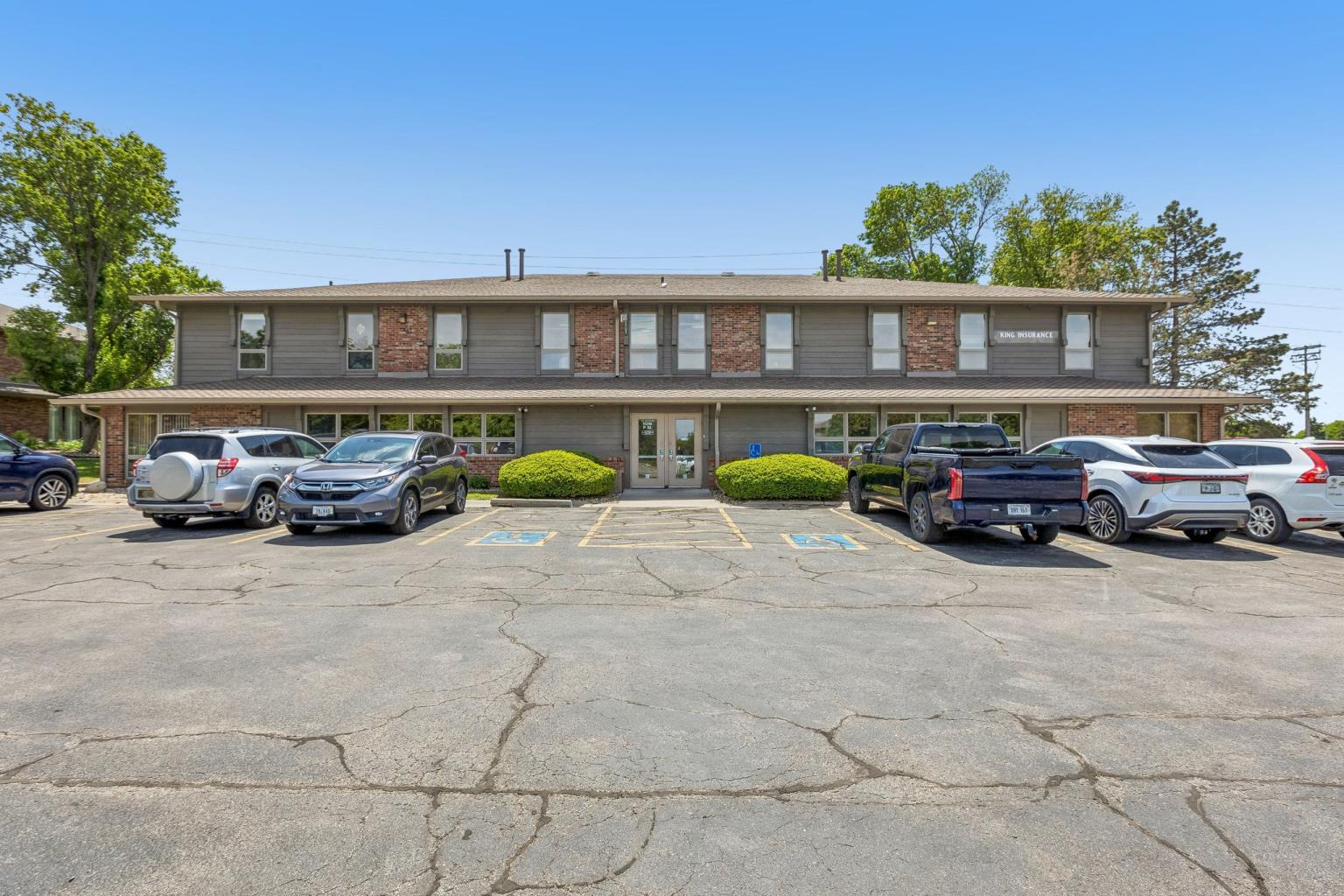 11319 P St, Omaha, NE 68137