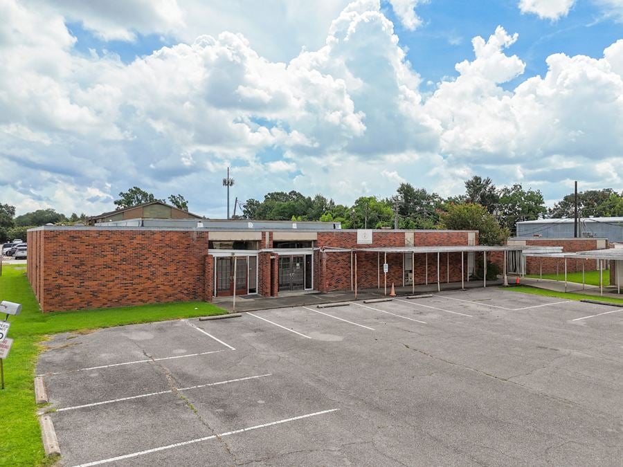 Versatile Commercial Building on ±3.4 Acres with Development Potential
