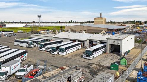 Warehouse on ±4.51 AC Parcel