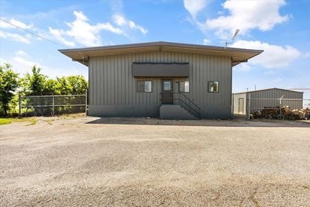 Photo of commercial space at 310 Edgewood Ln in Cleburne