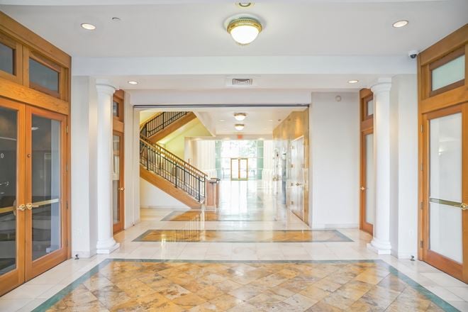 Regus - Gainesville - East University Avenue