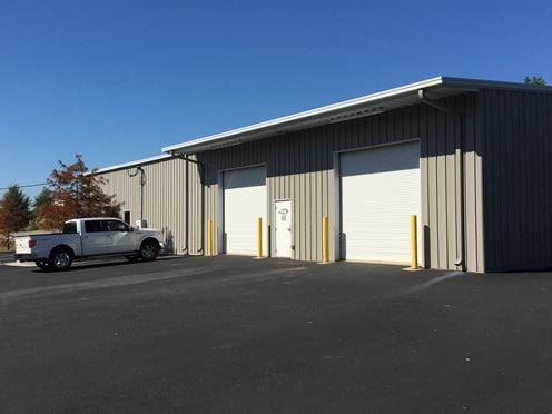 5,000 sq.ft. Office / Warehouse w/ Fenced Yard