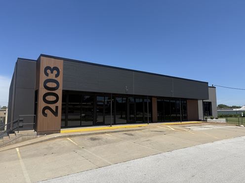 RETAIL BUILDING FOR SALE OR LEASE AT KEARNEY & GLENSTONE