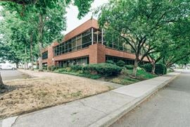 Twin Oaks Plaza