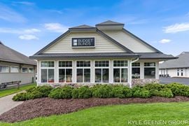 60 E Lakewood Blvd