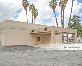 Hemet Plaza Shopping Center - 1911-2095 East Florida Avenue