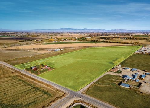 RESIDENTIAL ACREAGE - DEVELOPMENT POTENTIAL