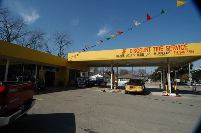 Retail space for Rent at 905 S. Zang Blvd. in Dallas