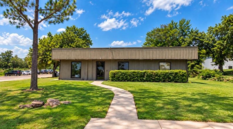 6501 Boucher Dr - N. Edmond - Waterloo Industrial
