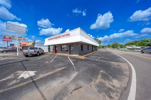 Commercial Building on Woodward Avenue
