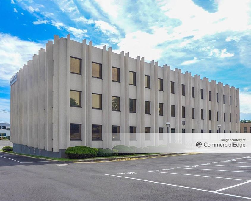 88 Sunnyside Blvd, Plainview, NY Office Building