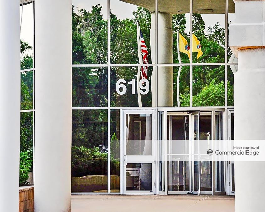 River Drive Center I 619 River Drive, Elmwood Park, NJ Office Building