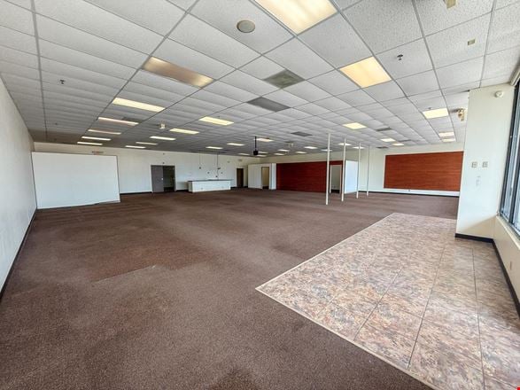 High-Visibility Retail, Showroom & Flex Space Near I-90