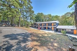 216 W Van Buren