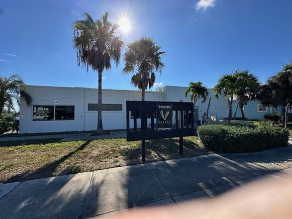 1102 S US Hwy 1