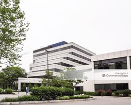 Glenpointe Centre West