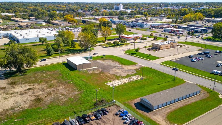 Industrial Shop & Warehouse on 1+ Acre 