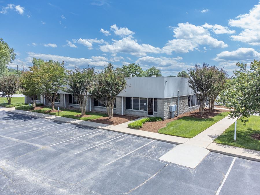 Offices at 5045 Hendersonville Road