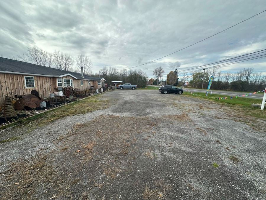 14462 Ridge Rd W - 3,600+/- SF Retail Space