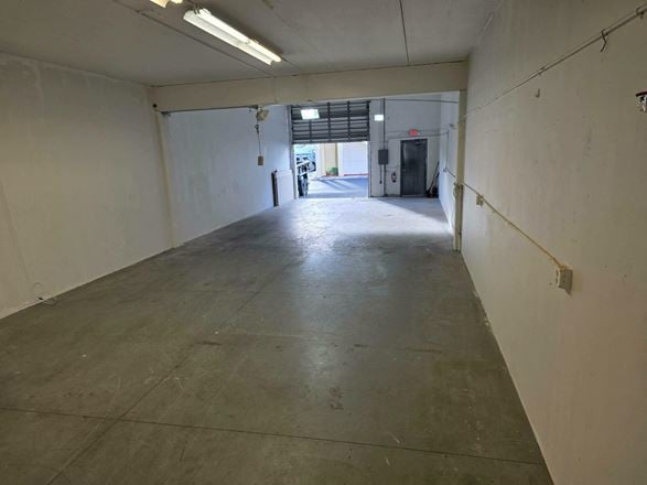 Contractor's Business Park: 1800sf Flex Condo for Sale or Lease
