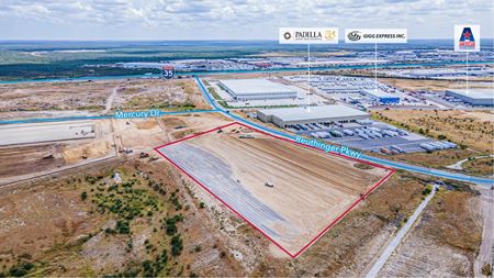 Photo of commercial space at 1120 Reuthinger Pkwy in Laredo
