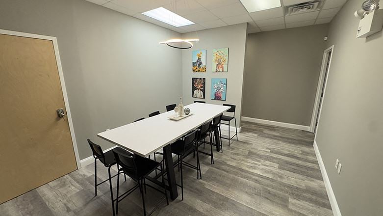 Warehouse with Office For Lease