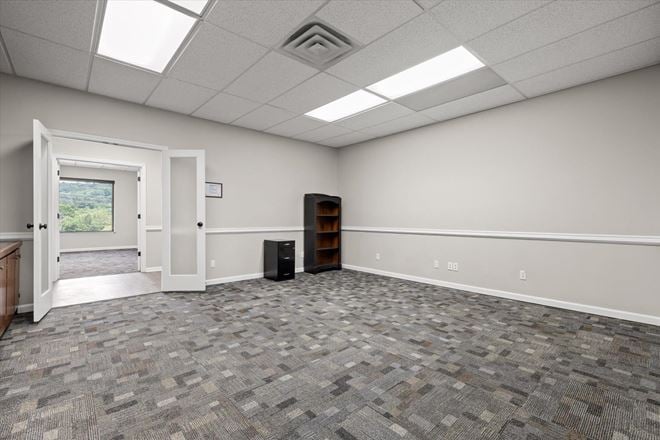 2 Executive Suites 