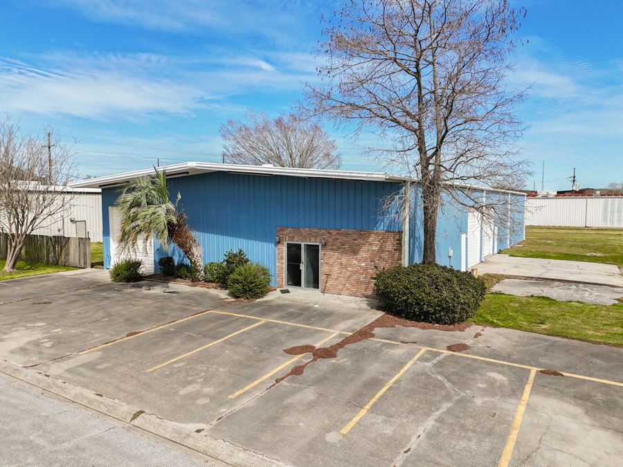 ±7,500 SF Office Warehouse in West Bank Industrial Park