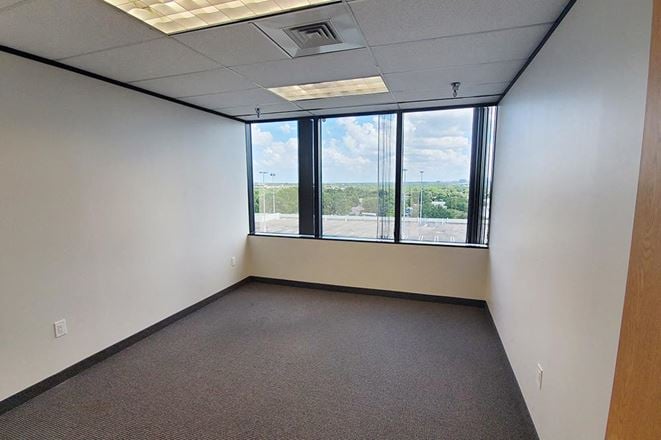 Workstyle Flexible Spaces - 8330-8360 Lyndon B Johnson Fwy
