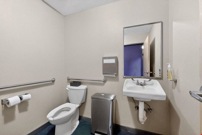 $87 Per Square Foot in Nob Hill Retail and Showroom