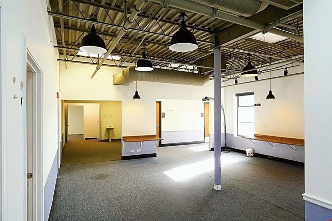 Retail / Office Space For Lease Naperville