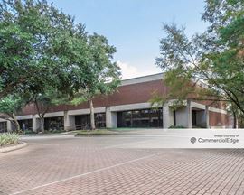 1440 & 1442 Lakefront Circle