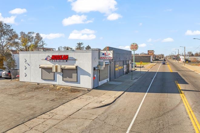 7606 Seven Mile E