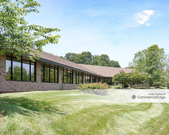 Mendenhall Oaks Business Park - Streamside I & II