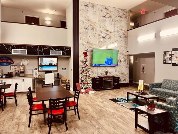 AUCTION: Baymont by Wyndham | 52 Rooms | Toledo Airport | Swanton OH