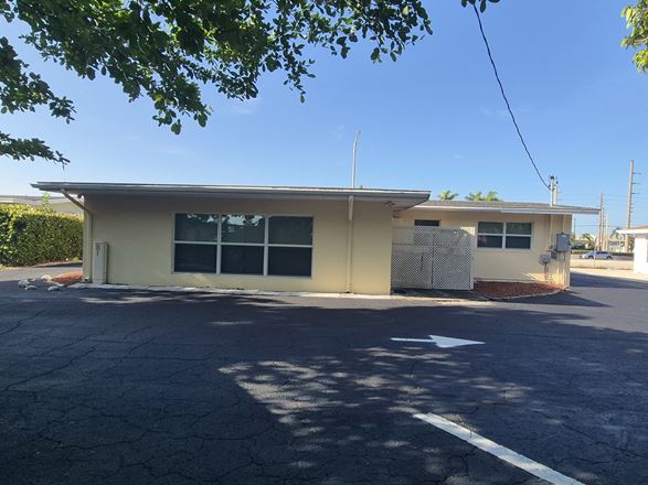 1625 Colonial Blvd., | 1,702± SF Office / Medical Building