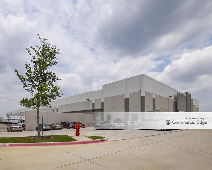 210 West Trinity Blvd Roadrunner Transportation Systems Property