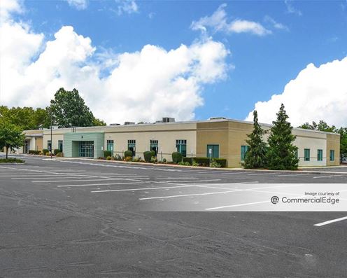 Hauppauge Square - 110 Marcus Blvd