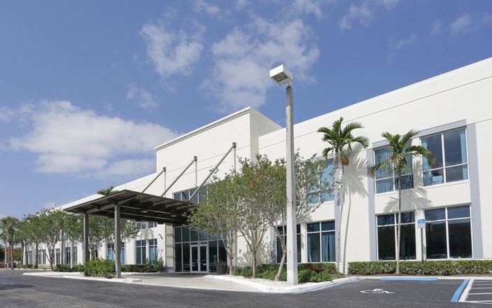 Office property in Pembroke Pines, FL