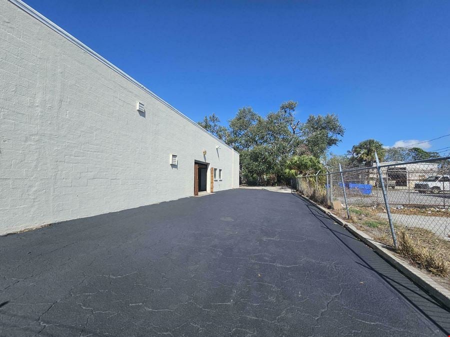 Showroom and Warehouse just north of Downtown Sarasota