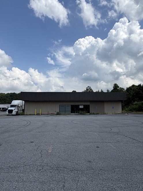 Former Dollar General: For Lease or Redevelopment
